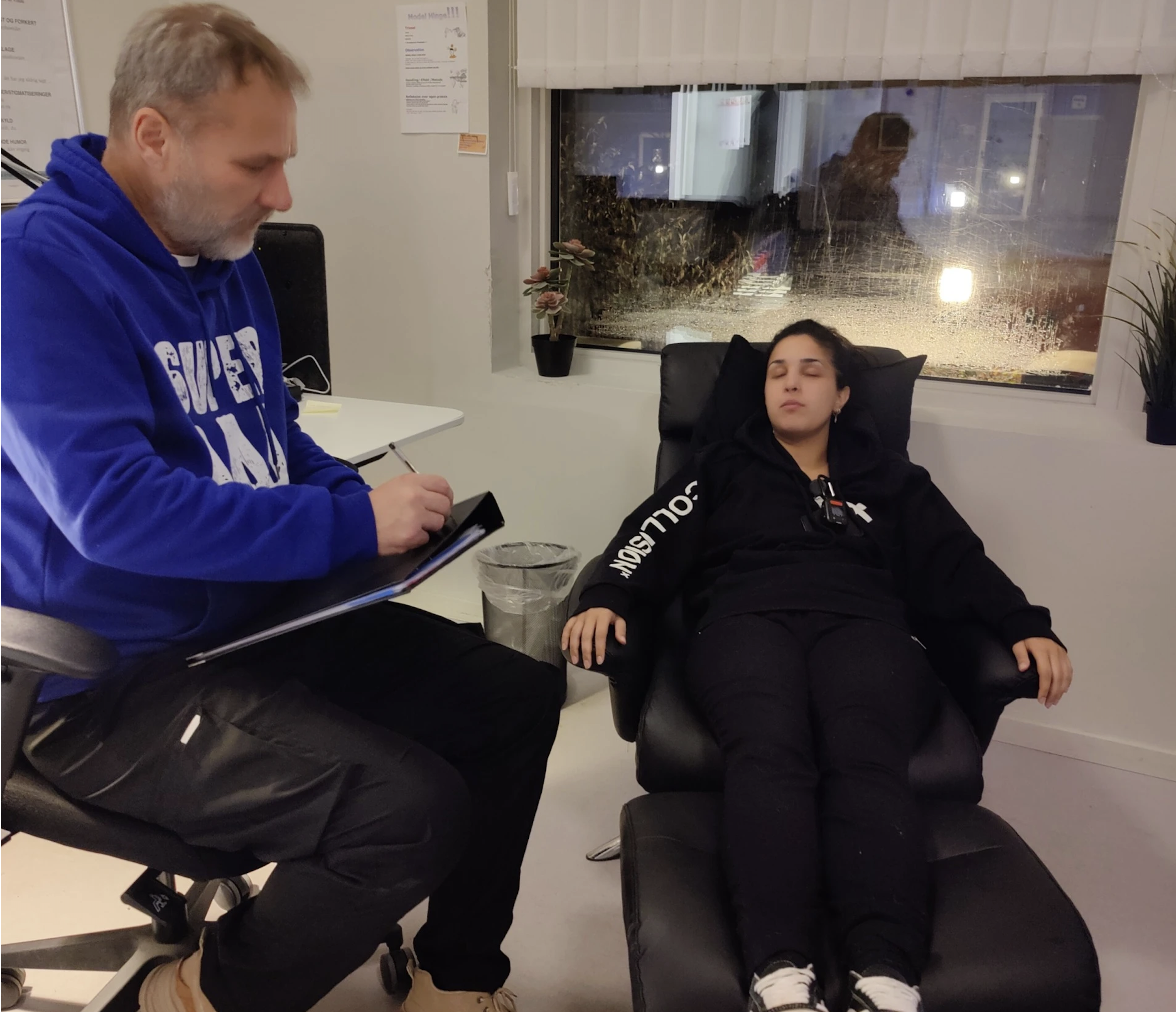 Jesper Monberg under en session med klient